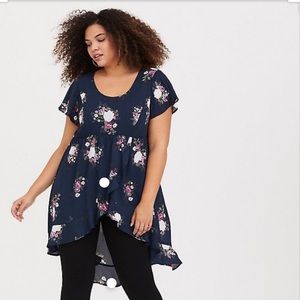Torrid navy floral ruffle hem tunic size 2